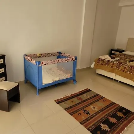 Immaculate 4-Bed Villa With Large Garden And Pool Villa *