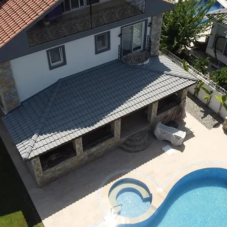 Immaculate 4-Bed Villa With Large Garden And Pool Dalyan